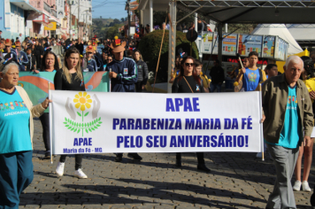 Foto - Desfile Cívico 2025 –  Maria da Fé 113 Anos