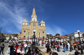 Praça Nossa Senhora de Lourdes é entregue à população com show de evangelização do Padre Joãozinho, SCJ