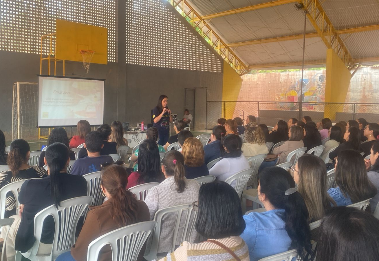 Profissionais da Educação Infantil participam de capacitação em parceria com o Sistema Etapa